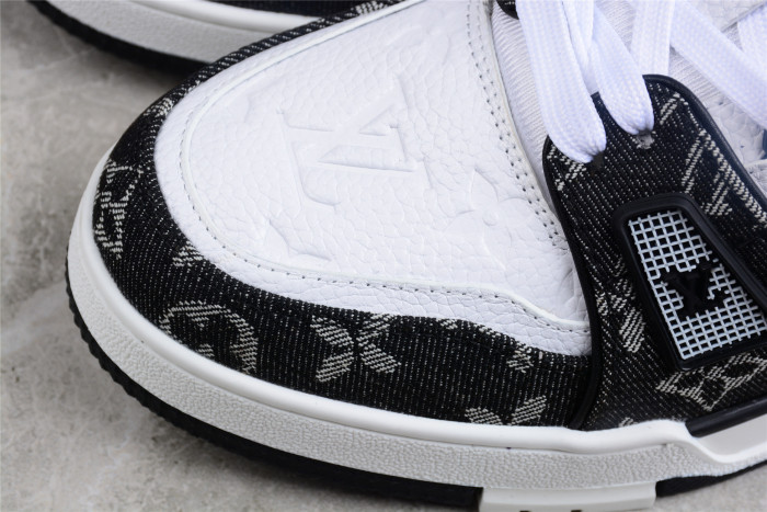 LV TRAINER SNEAKER LOW