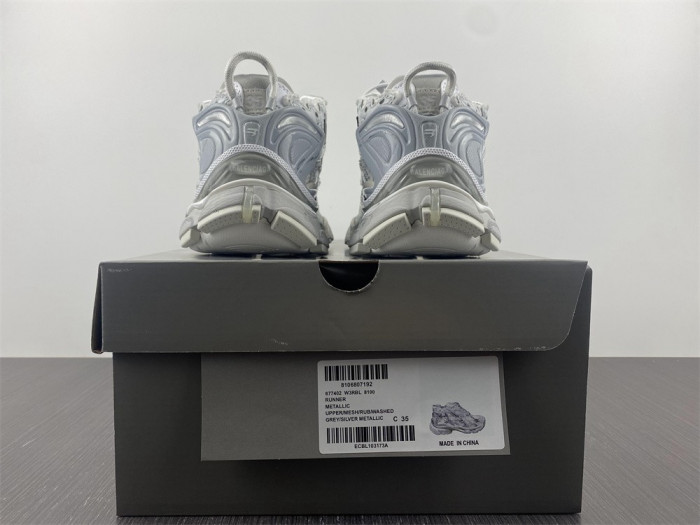 BLCG RUNNER SNEAKER 677402 W3RBL 8100