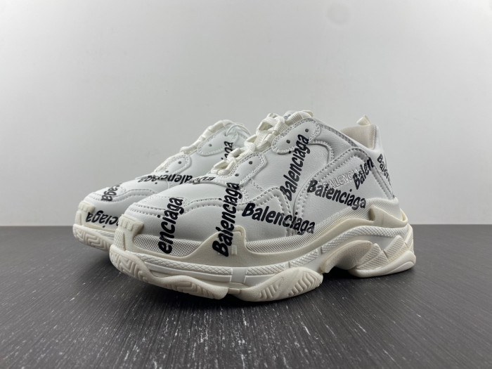 BLCG TRIPLE S SNEAKER 524039 W2FAB 9010