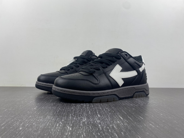 OFF-WHITE SNEAKER