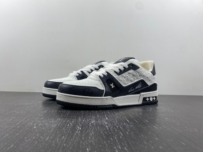 LV TRAINER SNEAKER