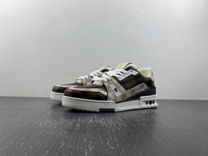 LV TRAINER SNEAKER