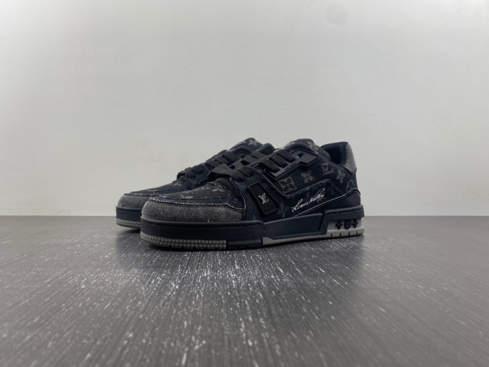LV TRAINER SNEAKER