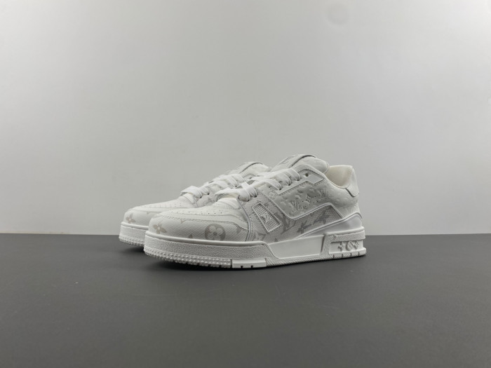 LV TRAINER SNEAKER 24052404