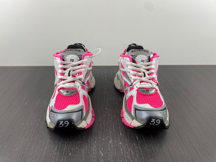 BLCG RUNNER SNEAKER 677402 W3RBN 9155