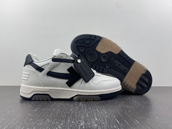 OFF-WHITE SNEAKER