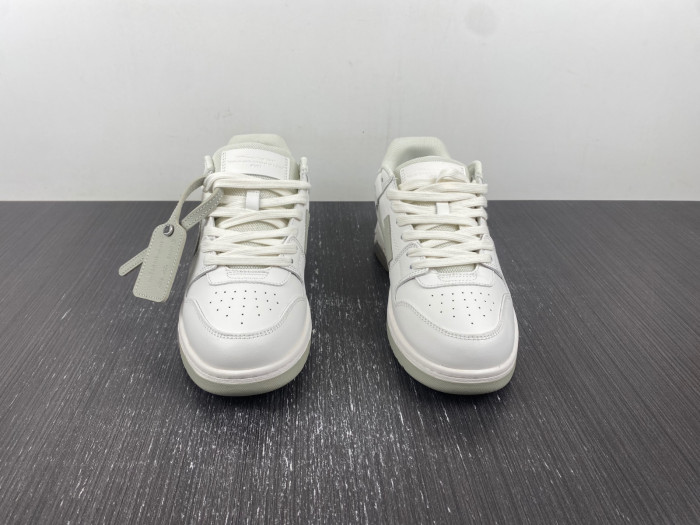 OFF-WHITE SNEAKER