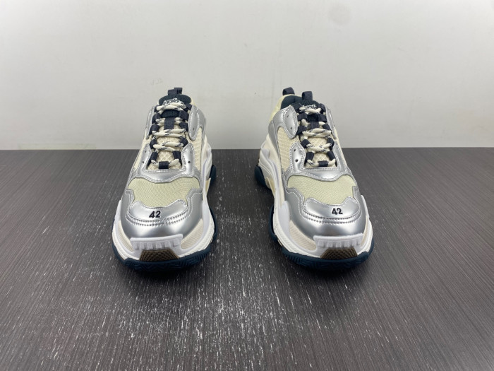 BLCG TRIPLE S SNEAKER 524039 W2FS2 8106