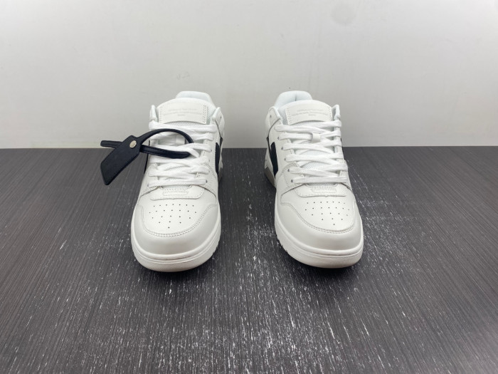 OFF-WHITE SNEAKER