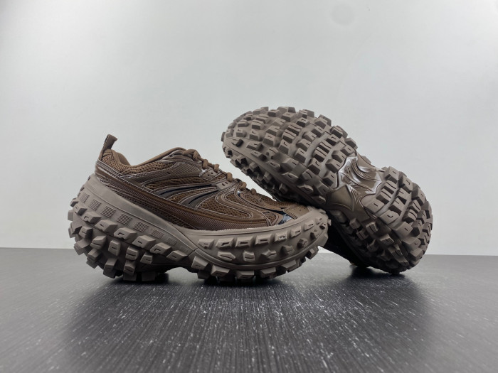 BLCG DEFENDER SNEAKER 685613 W2RB5 2408