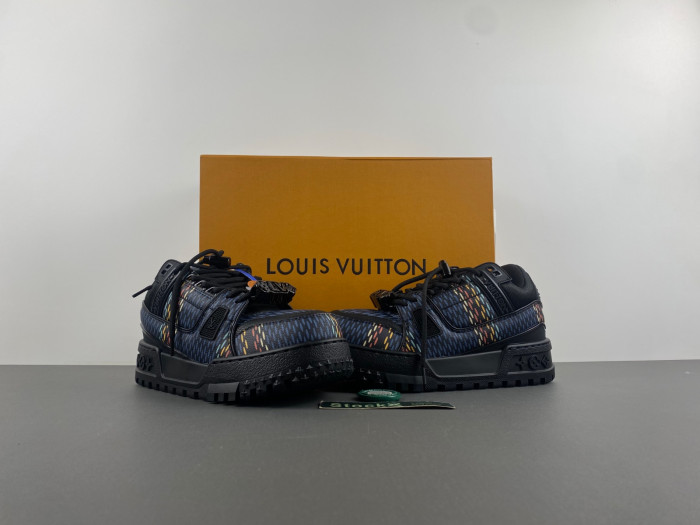 LV TRAINER SNEAKER 24052501