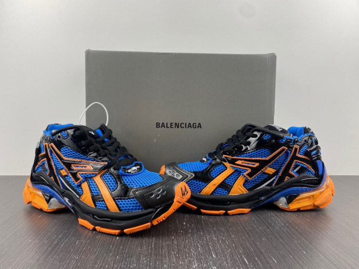 BLCG RUNNER SNEAKER 677403 W2RB1 1120