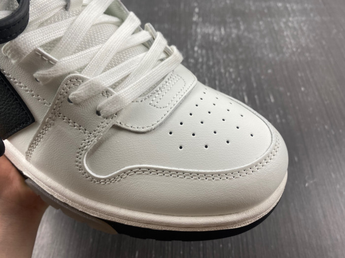 OFF-WHITE SNEAKER