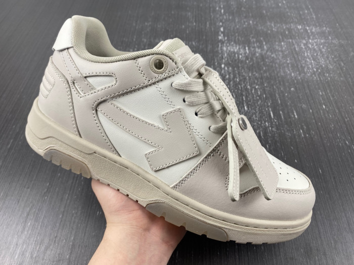 OFF-WHITE SNEAKER