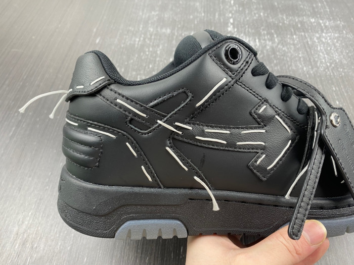 OFF-WHITE SNEAKER