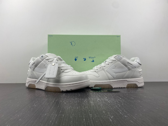 OFF-WHITE SNEAKER
