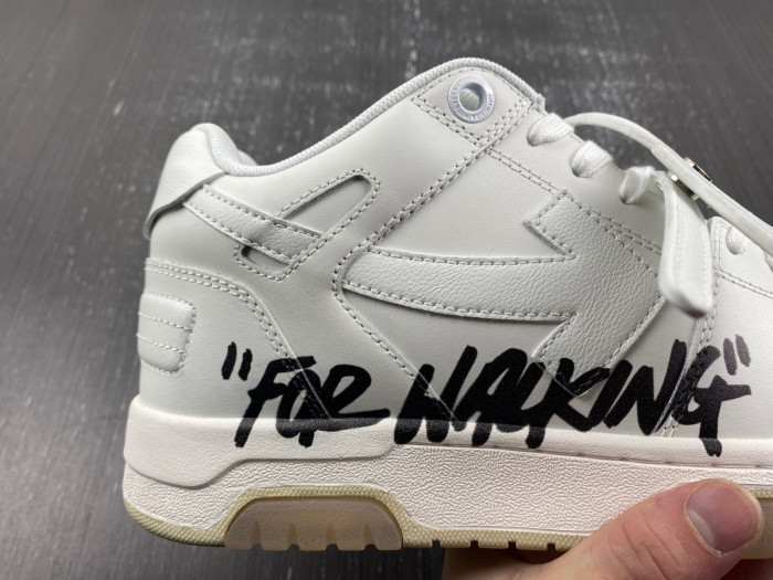 OFF-WHITE SNEAKER