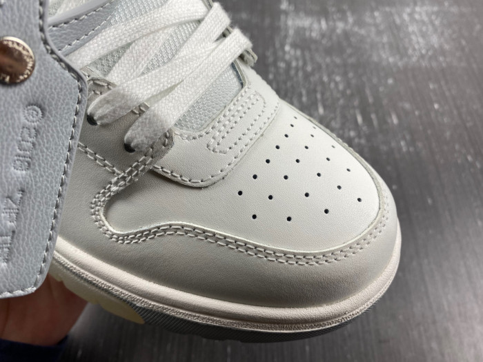 OFF-WHITE SNEAKER