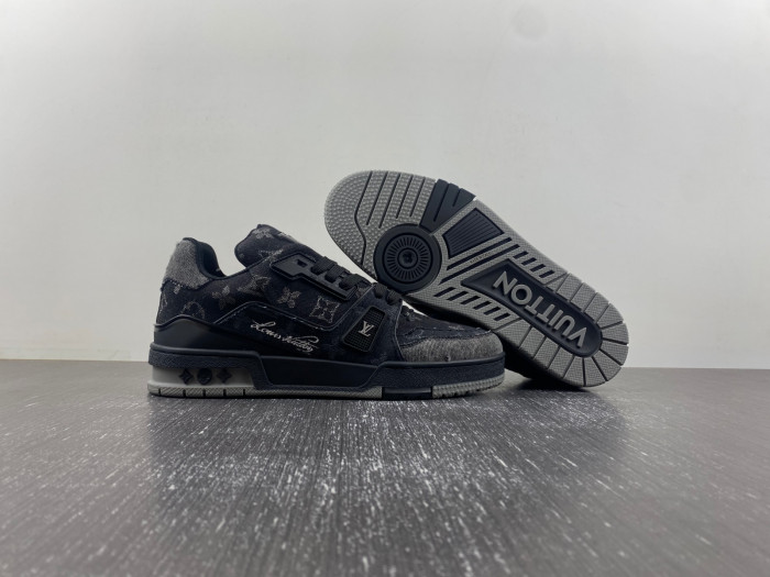 LV TRAINER SNEAKER