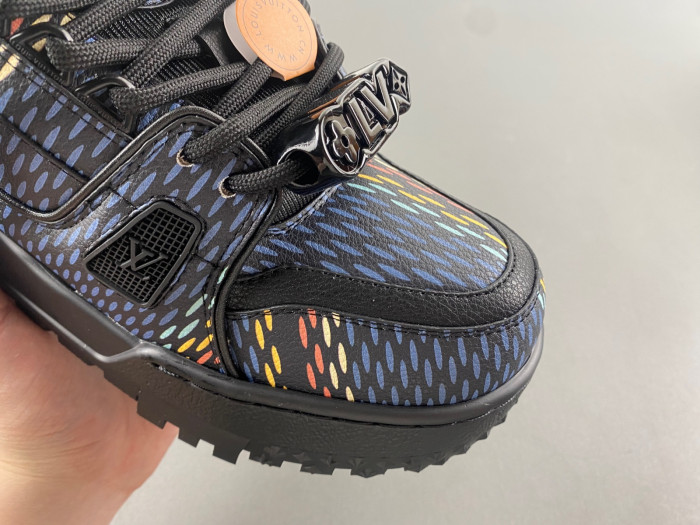 LV TRAINER SNEAKER 24052501