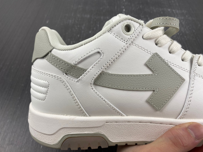 OFF-WHITE SNEAKER