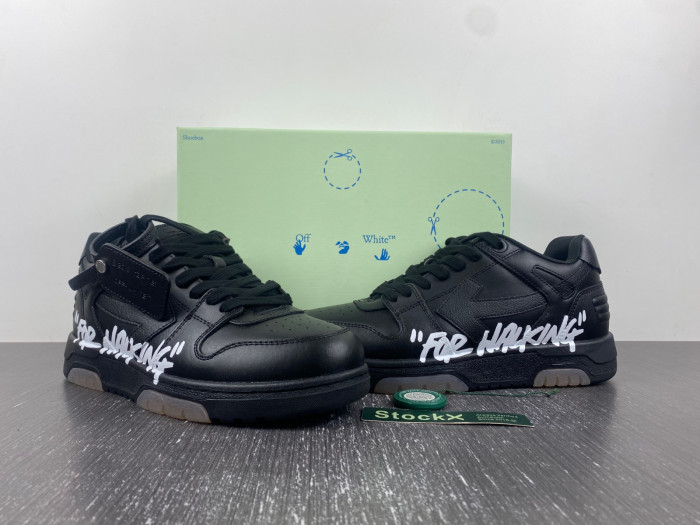 OFF-WHITE SNEAKER