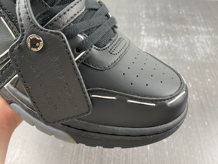 OFF-WHITE SNEAKER