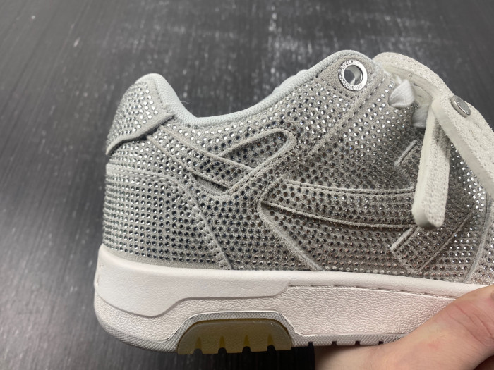 OFF-WHITE SNEAKER