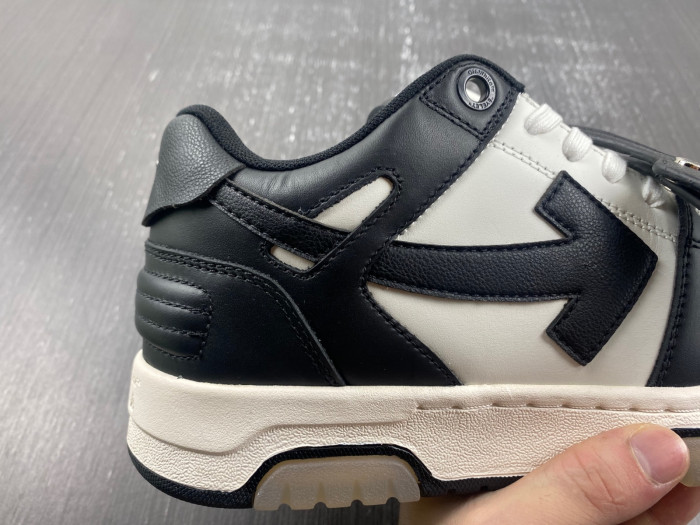 OFF-WHITE SNEAKER