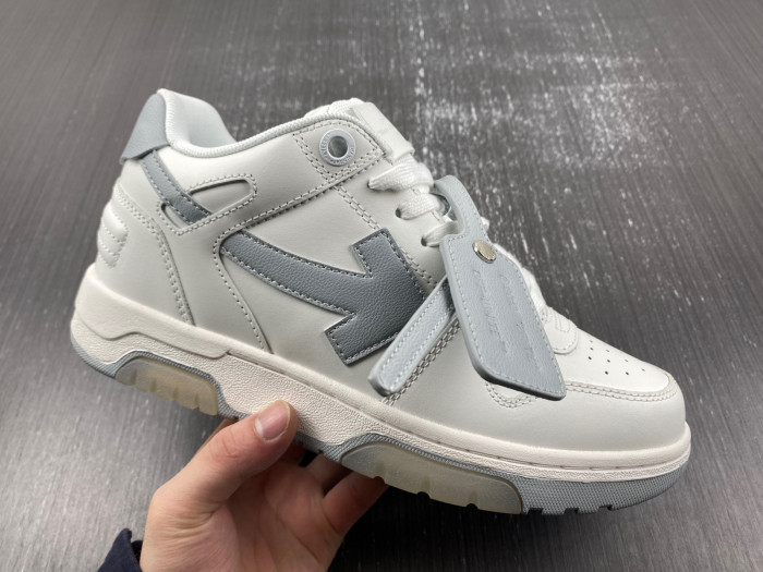 OFF-WHITE SNEAKER