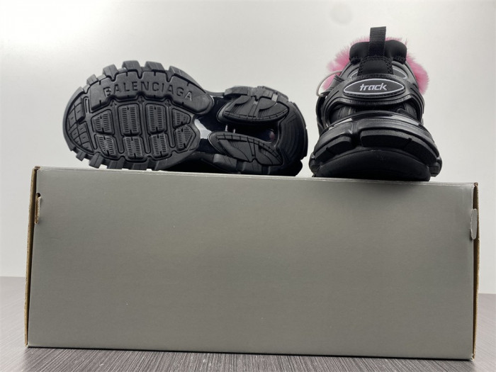BLCG TRACK SNEAKER 668555 W3CQ6 1050
