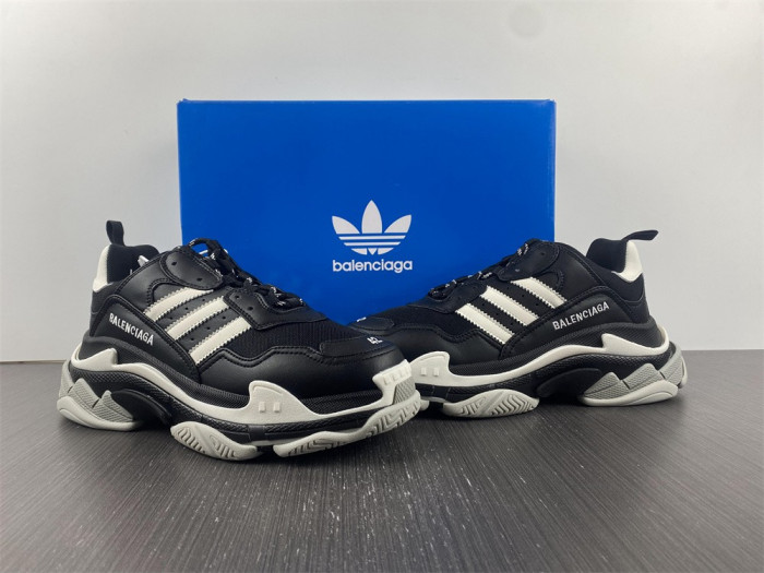 BLCG TRIPLE S SNEAKER 710021 W3RN3 1001