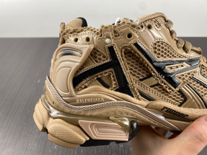 BLCG RUNNER SNEAKER 677402 W1RA8 0125