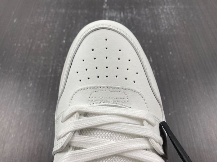 OFF-WHITE SNEAKER