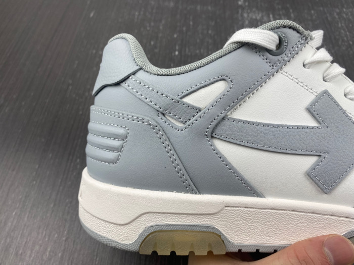 OFF-WHITE SNEAKER