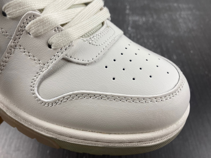 OFF-WHITE SNEAKER