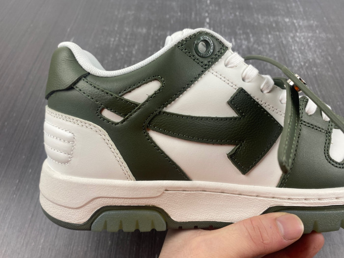 OFF-WHITE SNEAKER