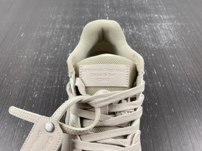 OFF-WHITE SNEAKER