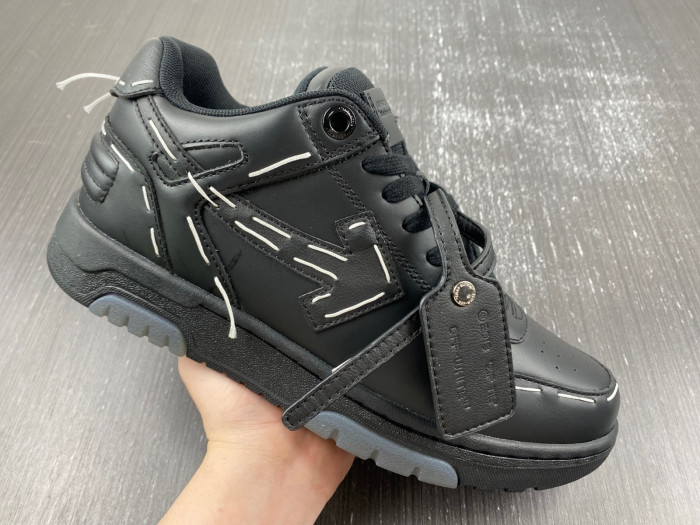 OFF-WHITE SNEAKER