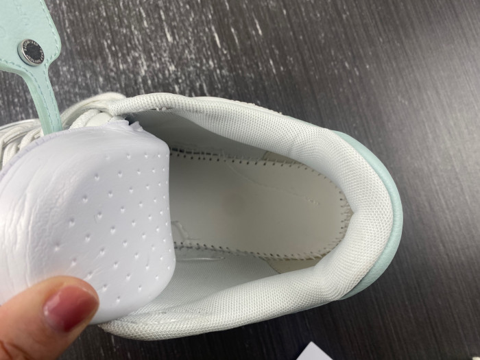 OFF-WHITE SNEAKER