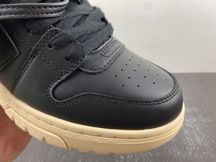 OFF-WHITE SNEAKER