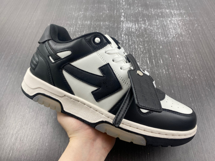OFF-WHITE SNEAKER