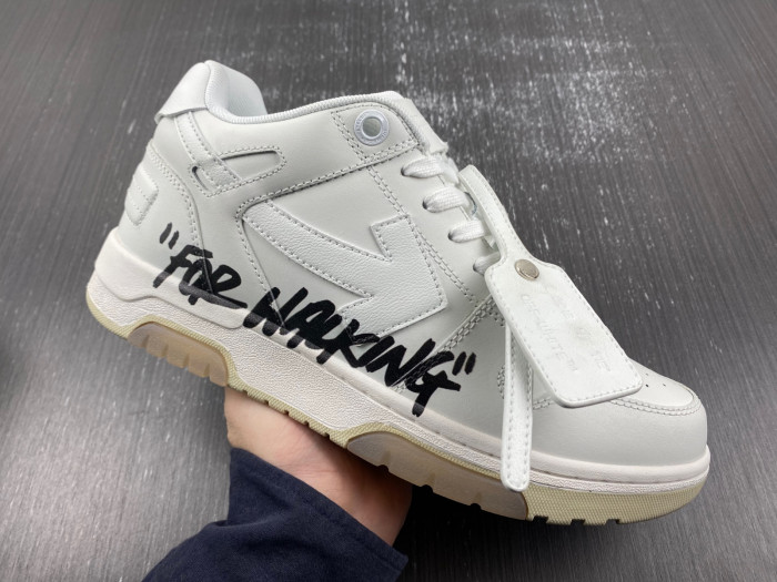 OFF-WHITE SNEAKER