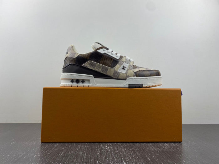 LV TRAINER SNEAKER