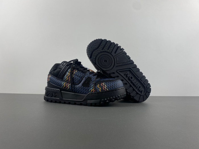 LV TRAINER SNEAKER 24052501
