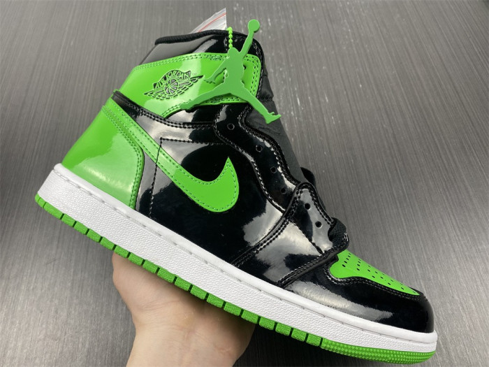 Air Jordan 1 High OG “Pine Green” 555088-030