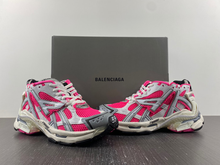 BLCG RUNNER SNEAKER 677402 W3RBN 9155