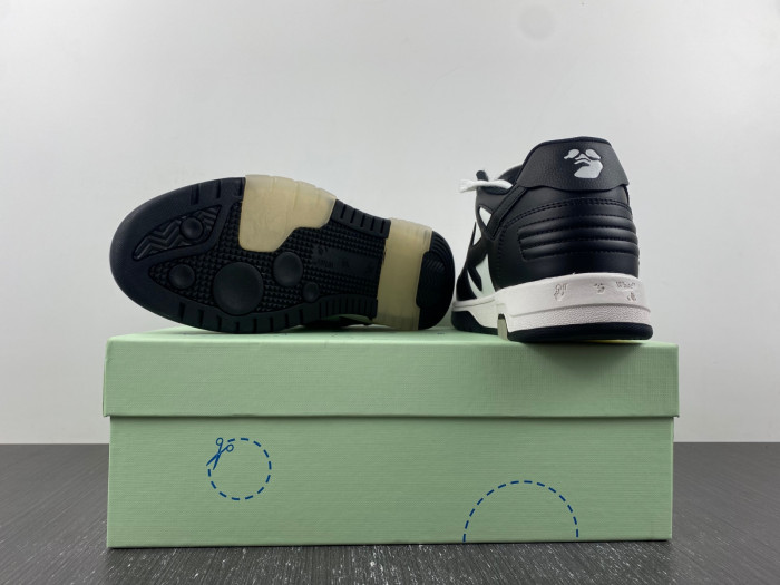 OFF-WHITE SNEAKER