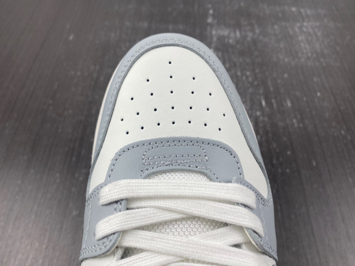 OFF-WHITE SNEAKER