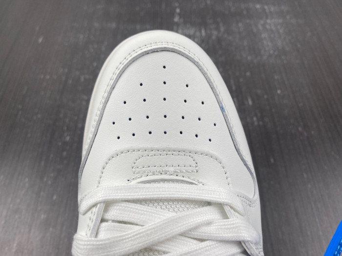 OFF-WHITE SNEAKER